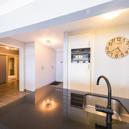 Osborne 2 Bedrooms On Floor 2 *